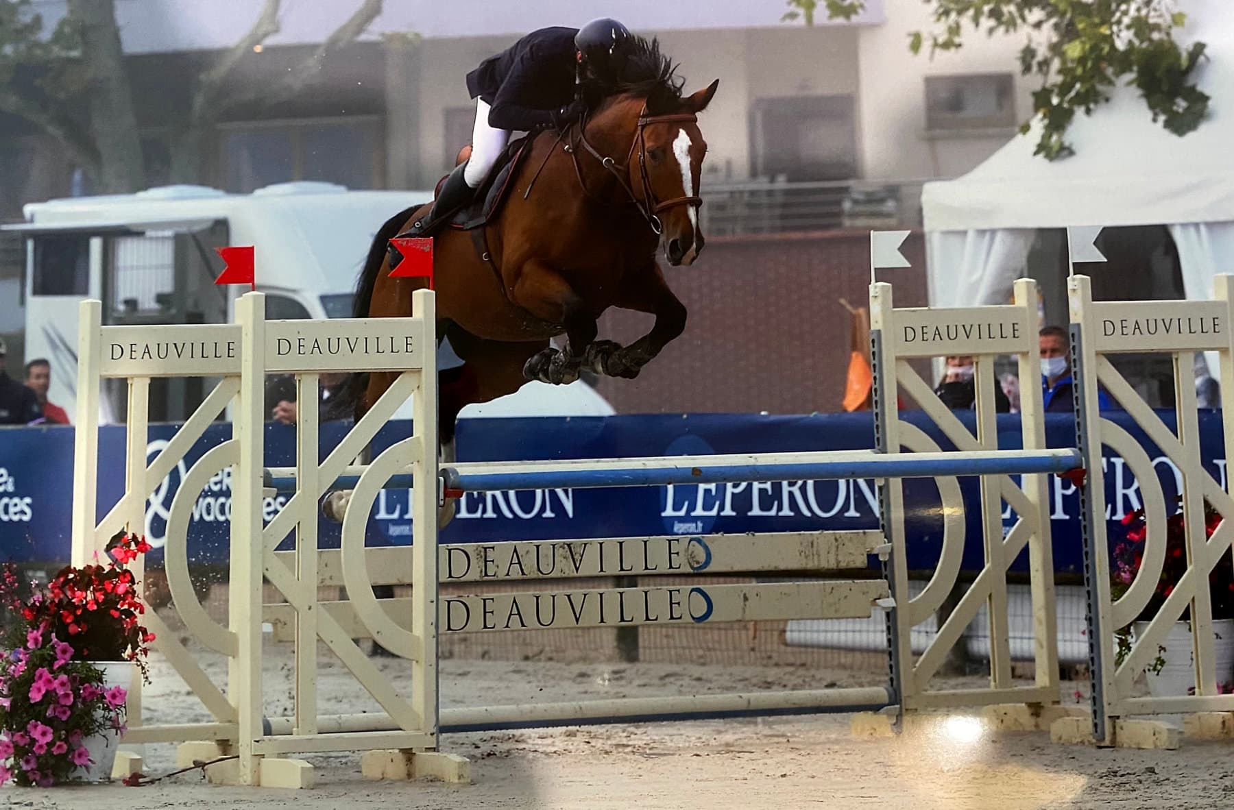 Saut d'obstacle pour le Château du Hâ à Deauville