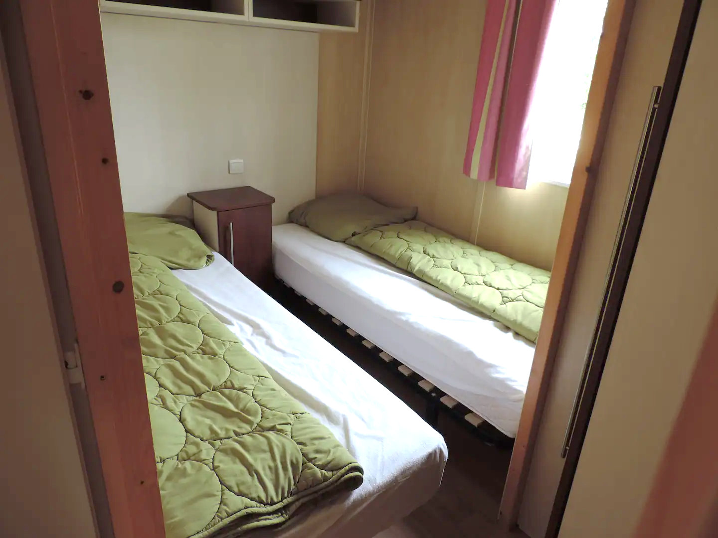 Chambre avec 2 lits simples dans le gîte